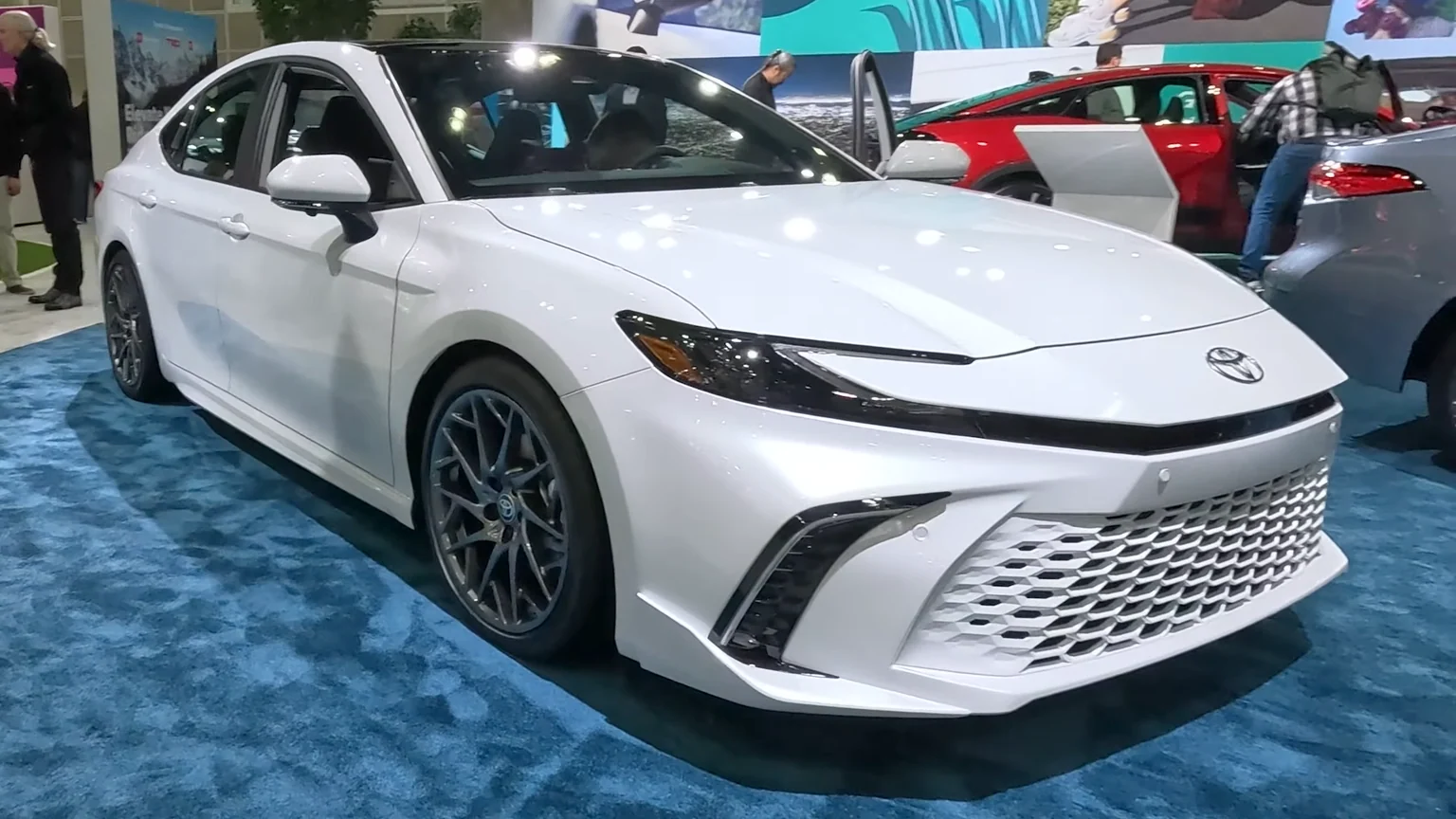 2025 Toyota Camry Hybrid XSE AWD (United States) front view.png