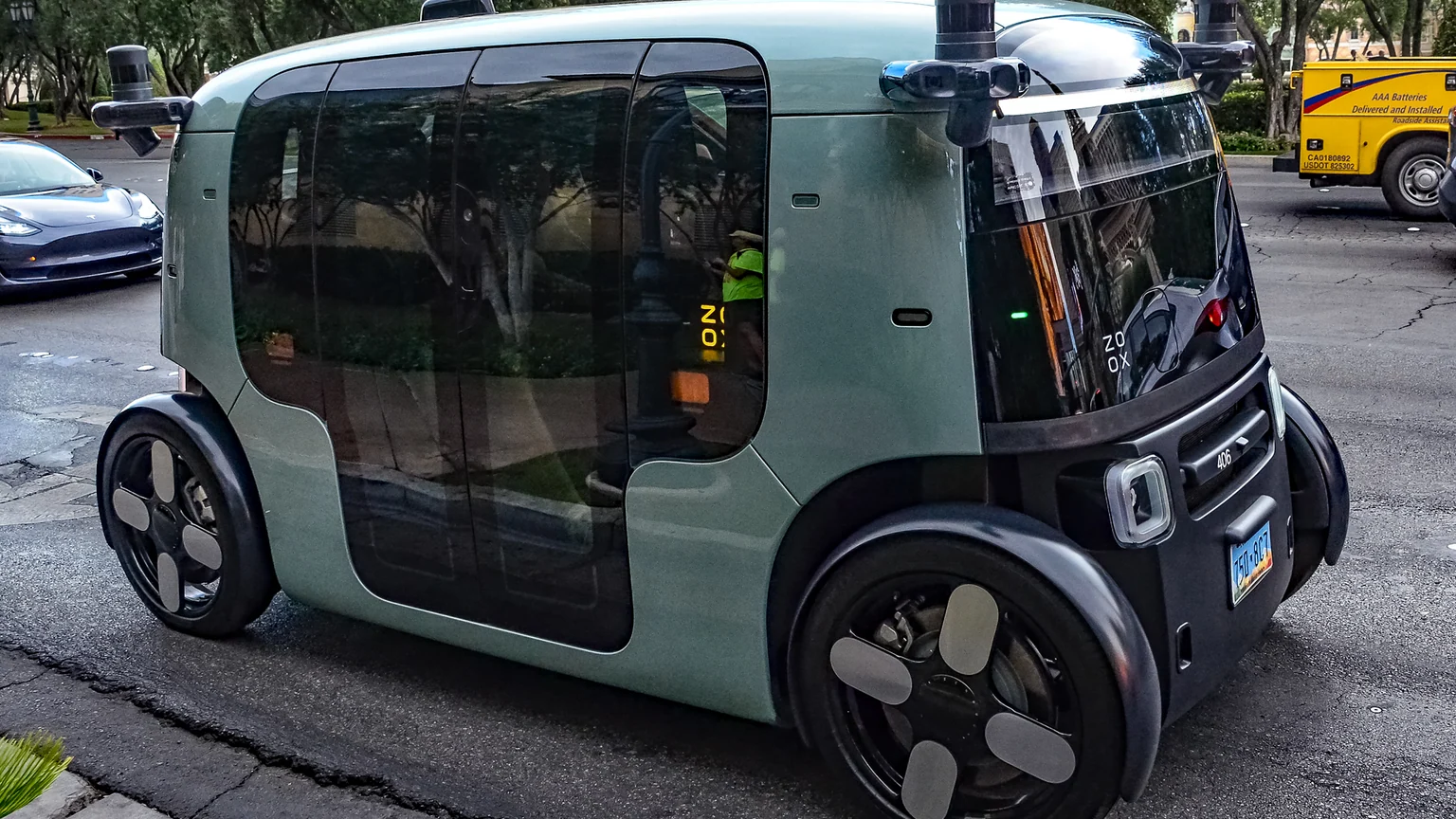 ZOOX Robotaxi (55471581221).jpg