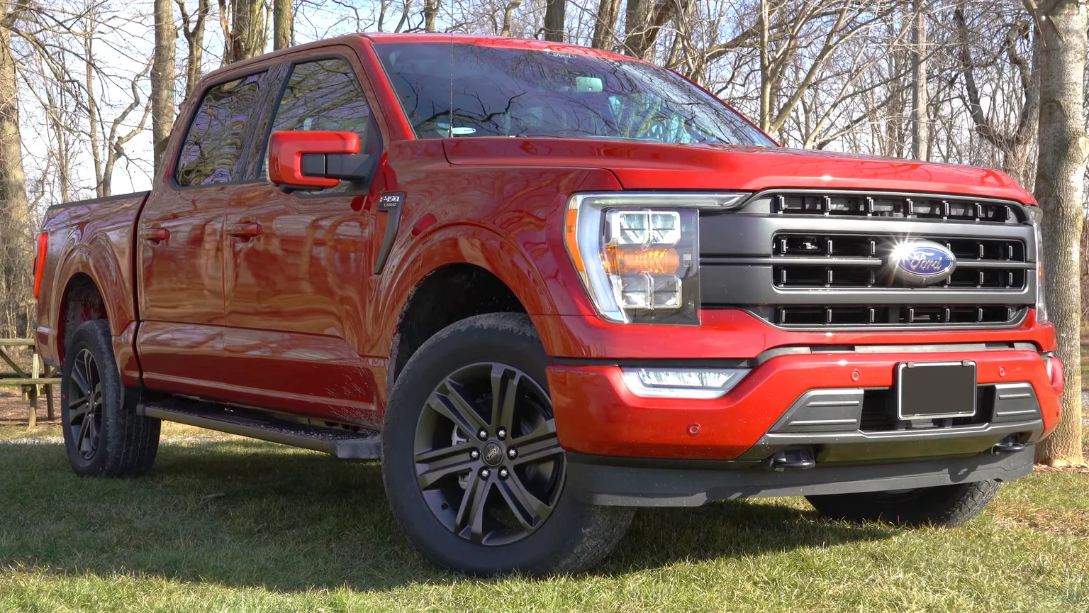 2021 Ford F-150 (fourteenth generation) front view 01.png