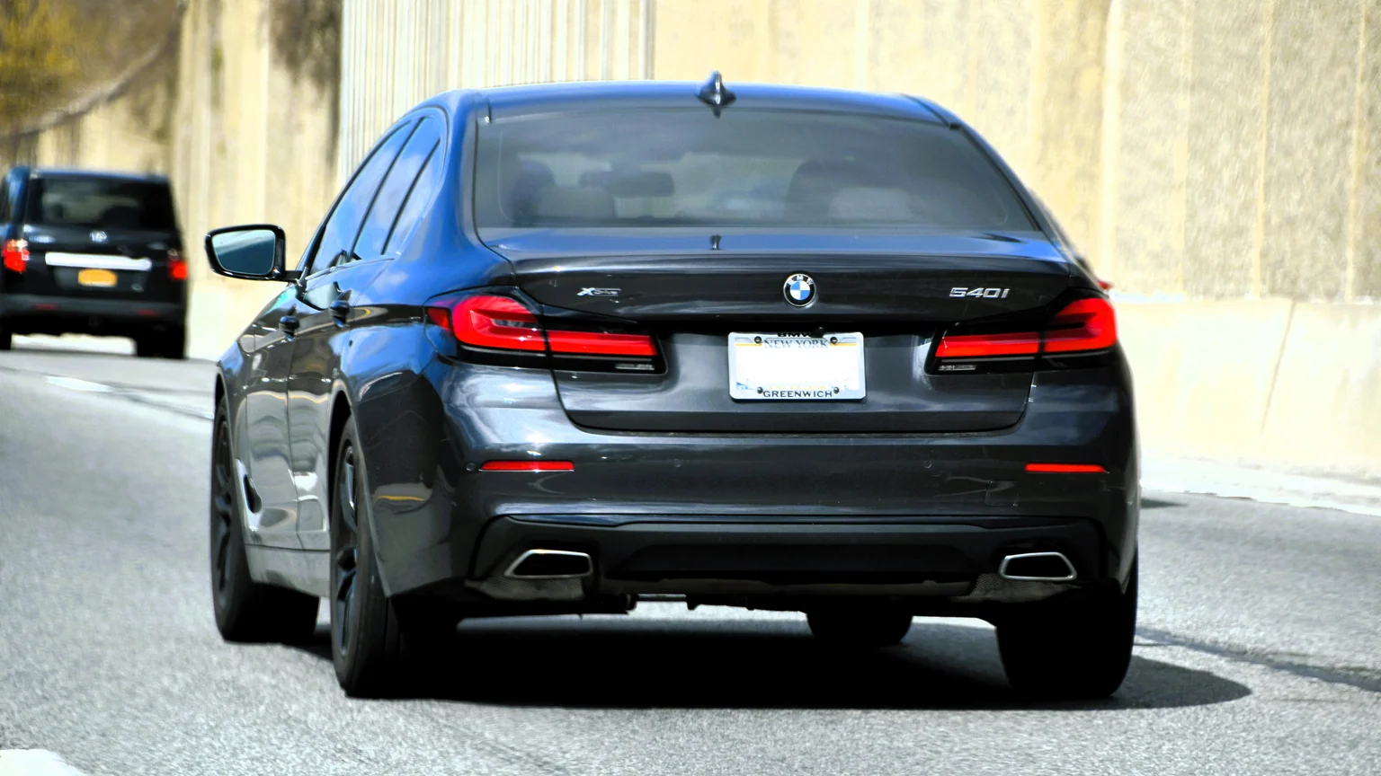 BMW 5-Series (G30) 540i xDrive (2021) (53644831696).jpg