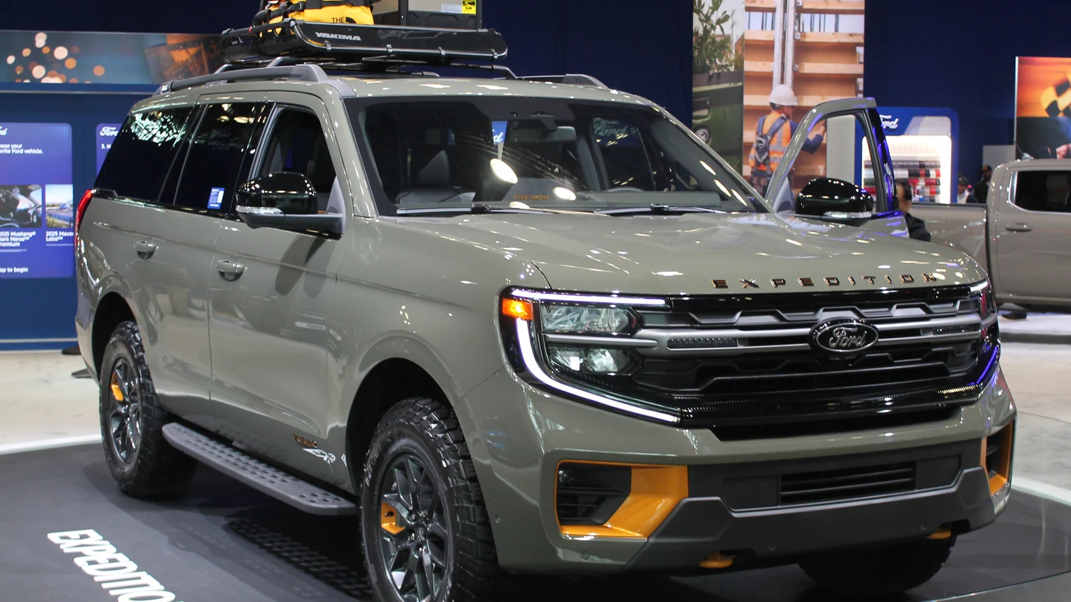 2025 Ford Expedition On Display (Front) (2025 NYC Auto Show).png