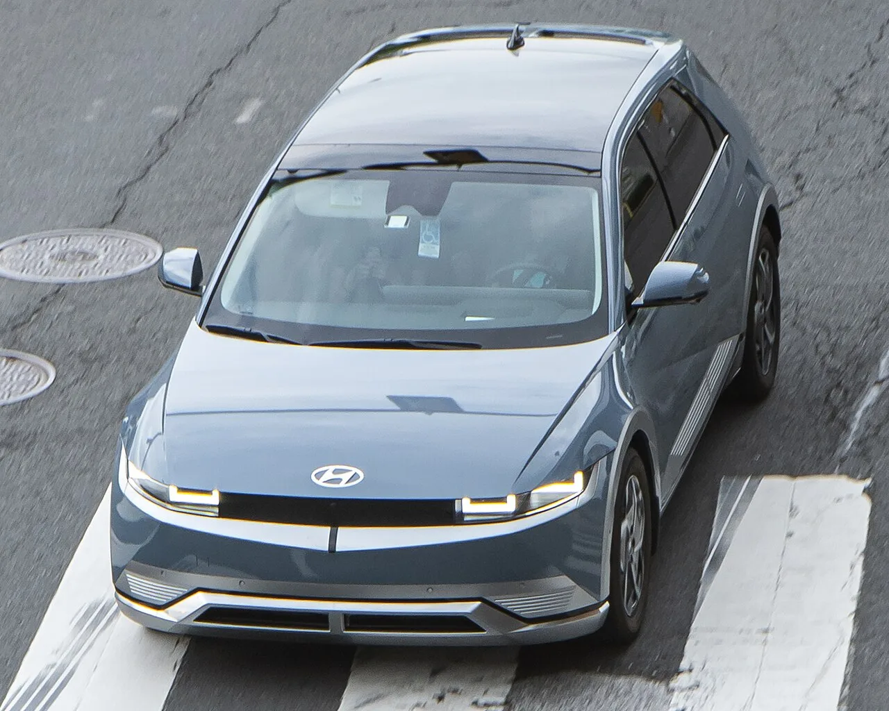 Hyundai IONIQ 5 viewed from the front and side